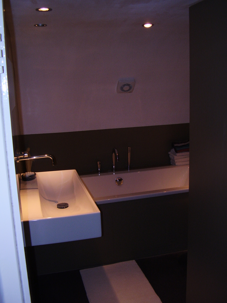 Badkamer in werfkelder aan de leidsekade